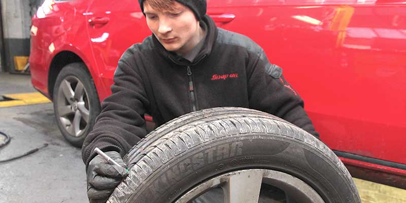 Tyre tread depth check